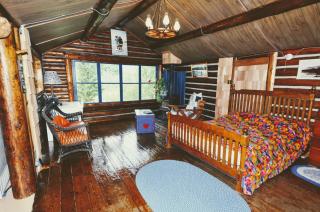 Country Rustic Loghouse at Teepee Meadows - 8