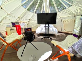 Starlit Riverfront Glamping Suite AC, WiFi, Games - Fredericksburg - 2