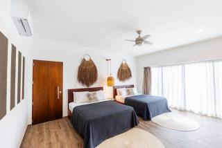 18-Bed 9BD Hotel Villa - Pool & Kitchen - Full Concierge - 1