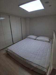 L house near Sinchon station and Ewha Womans Univ station - 4
