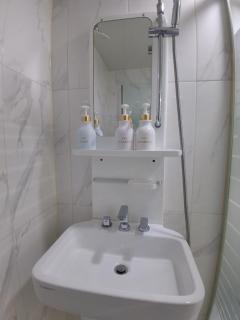 R house near Sinchon station and Ewha Womans Univ station - 2
