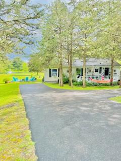 Peaceful Lakefront and Fireplace Getaway Upstate Escape - 0