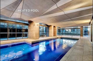 Modern Nomads Harbour View 2BR with Pool and Gym Walk to Marvel Stadium - 2