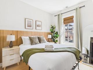 Sol de Lumiere 2BR, Deck, Parking near Wicker - 0