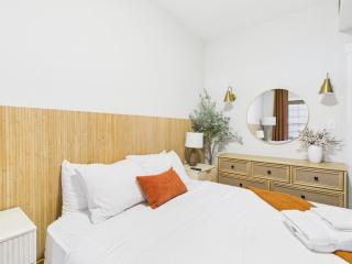 Sol de Lumiere 2BR, Deck, Parking near Wicker - 9