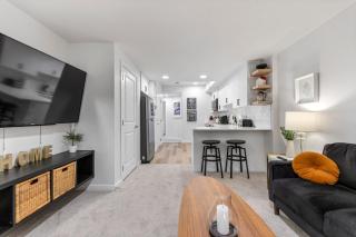 Cozy 2-Bed 1 Bath Entire Place - 7