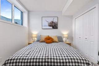 Cozy 2-Bed 1 Bath Entire Place - 3