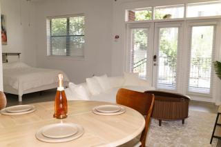 Close to Convention Center & Stadiums - 5