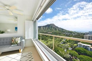 Colony Surf Penthouse #6 - 8