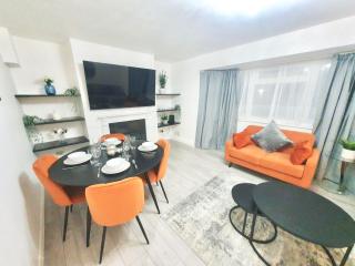 Bright and Spacious 2-Bedroom Apartment in London - Your Home Away from Home - 0