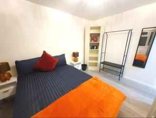 Bright and Spacious 2-Bedroom Apartment in London - Your Home Away from Home - 2