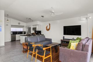Waikiki Shore Penthouse #6 - 2
