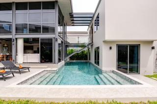 Stylish Mansion for Leisure with Garden & Pool - 2
