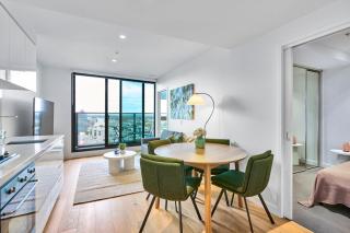 Sophisticated Southbank Escape 2BR w Pool & Gym - 8