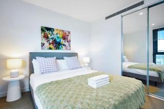 Sophisticated Southbank Escape 2BR w Pool & Gym - 1