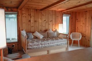Cozy Lakefront Cottage on Black Lake - 6