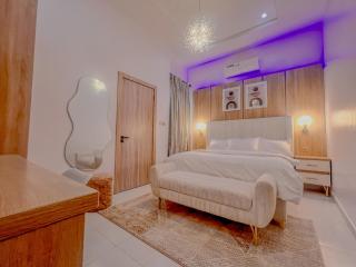Lekki Luxury 4 bedroom- 24 hr power, security,WiFi,&PS5 - 2