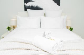 NDA Modern STRs - City Centre 1BR - 4