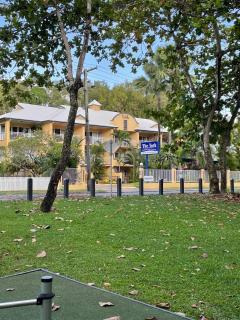 The York Beachfront Holiday Apartments - 4