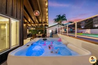 Huge 7BR Estate with Pool, Guest House and Game Room - San Diego - 5