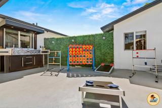 Huge 7BR Estate with Pool, Guest House and Game Room - San Diego - 1