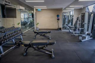 2BR Central Market Stay, Pool & Gym - 9