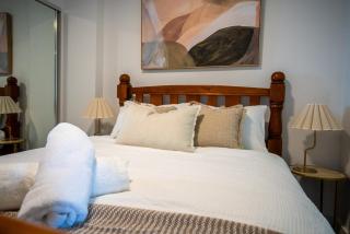 2BR Central Market Stay, Pool & Gym - 3