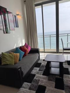 Oceanfront Apartment in Galle Sunny beach - 2