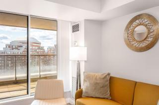 SkyView 2BR Plus Den Stunning Views Steps to SQ1 Mall - 6