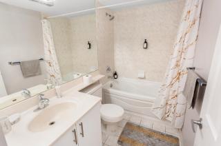 SkyView 2BR Plus Den Stunning Views Steps to SQ1 Mall - 5