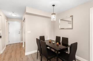 SkyView 2BR Plus Den Stunning Views Steps to SQ1 Mall - 2