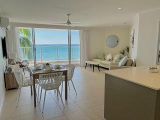 Amazing Water View Apartment Pool Gym Parking - 6