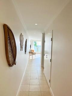 Amazing Water View Apartment Pool Gym Parking - 5