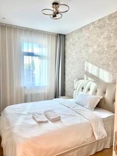 High-end, New, 2 Bedroom at primary location, every comfort you need - 0