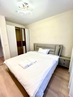High-end, New, 2 Bedroom at primary location, every comfort you need - 9