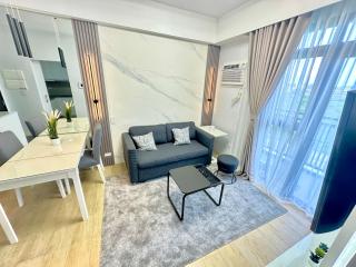 Stylish Luxe Apt in Gentry Manor - 1