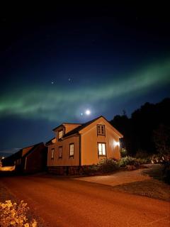 Traditional Farmhouse in Lofoten - Sea and Mountain View - 9