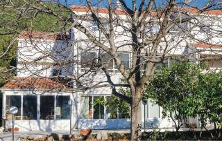 1 Bedroom Awesome Apartment In Zuljana - 2