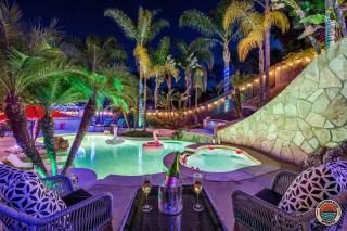 The Ultimate Escape Pool, Slide, Gym plus Games! - 9