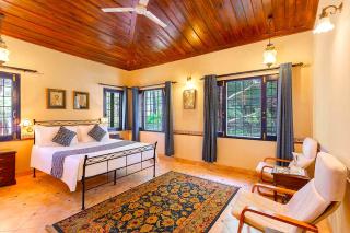 Wind Chimes by 'V Are Family' - Valley Views, BBQ, Patio - Serviced Villa! - 2