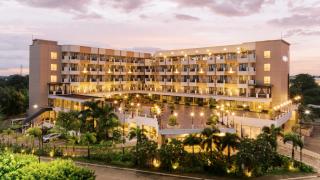 SixtyFifth Destination Resort Hotel - 9