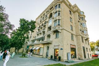 Formula1 view apartment with Balcony - 2