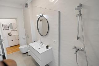 Stylish North Flat & Parking - 5