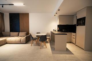 Senior Apartment with Lake View - 4