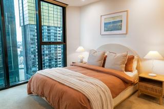 Stylish 2BR Melbourne CBD, Wi-Fi & Full Amenities - 0