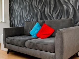 Pass the Keys Modern 1-Bed Apartment with Parking Century Wharf - 3