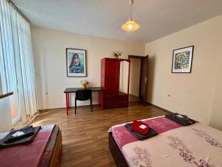 Comfy Apt next to Palace of Justice - 3
