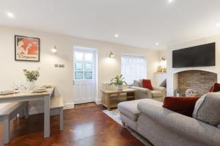 Charming Two Bedroom Apartment in Fairview - 7