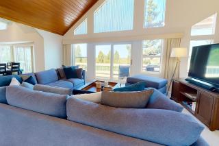 Sleek Hill Haven with Martis Valley Views - 7