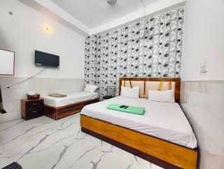 Hotel Ayodhya SARAL STAY INN - Near 450m Ramjanambhoomi -Fully Air Conditioning Rooms -Free Wifi -Free Parking -Best Hotel In City - 1